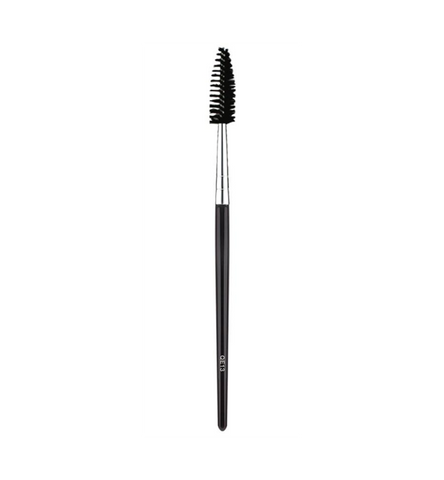 This QE13 Spooly brush is an absolute must have to achieve perfectly groom brows. Use this brush to groom brow hairs into place or soften brows that have been filled in with too much product. Can also be used to separate lashes after mascara.